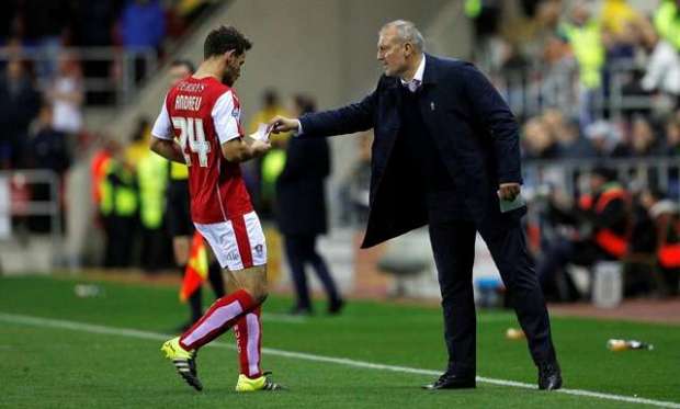 Man of letters: Tony Andreu is handed a note by Neil Redfearn (Photo by Action Images / Craig Brough)