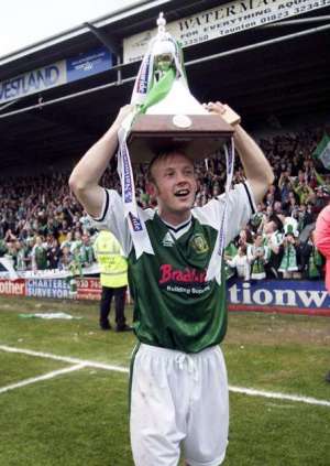 Football - Nationwide Conference , Yeovil Town v Chester City - 26/4/03 Darren Way of Yeovil celebrates with the  trophy Mandatory Credit: Action Images / Danny Martindale Livepic