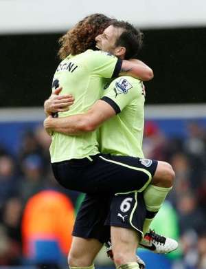 Give me a hug: Williamson celebrates with Coloccini (Photo by Action Images / John Sibley)