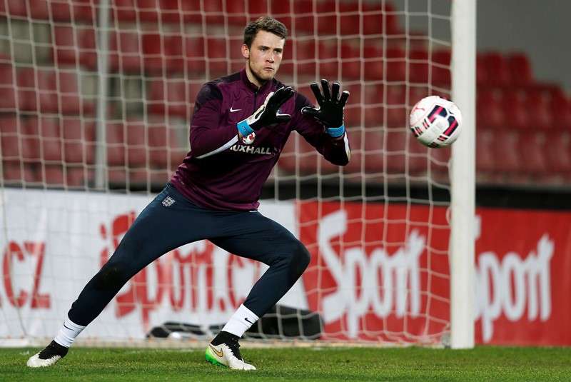 Three Lions: Bettinelli warms up prior to England U21s v Czech Republic (Photo by Action Images / Peter Cziborra)