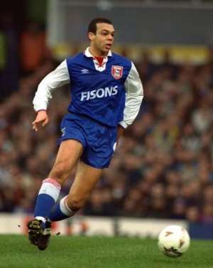Keep it in the family: Jason Dozzell playing for Ipswich in 1992 (photo by Action images)