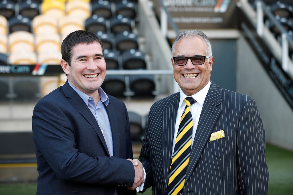 Keeping the faith: Burton's Ben Robinson, right, and Nigel Clough (photo: Action Images / John Clifton)