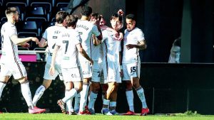 SWANS-GLEE: Eom Ji-Sung is joined by his Swansea team-mates after scoring their winner PICTURE: Alamy