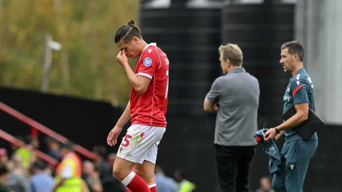 Wrexham midfielder George Dobson (left) and manager Phil Parkinson reacted after the 2-2 draw against Sheffield Wednesday (Cody Froggatt/PA)