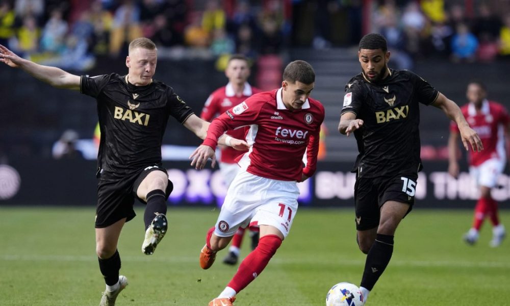 Bristol City’s Anis Mehmeti battles for the ball with Oxford's Brian De Keersmaecker and Brodie Spencer