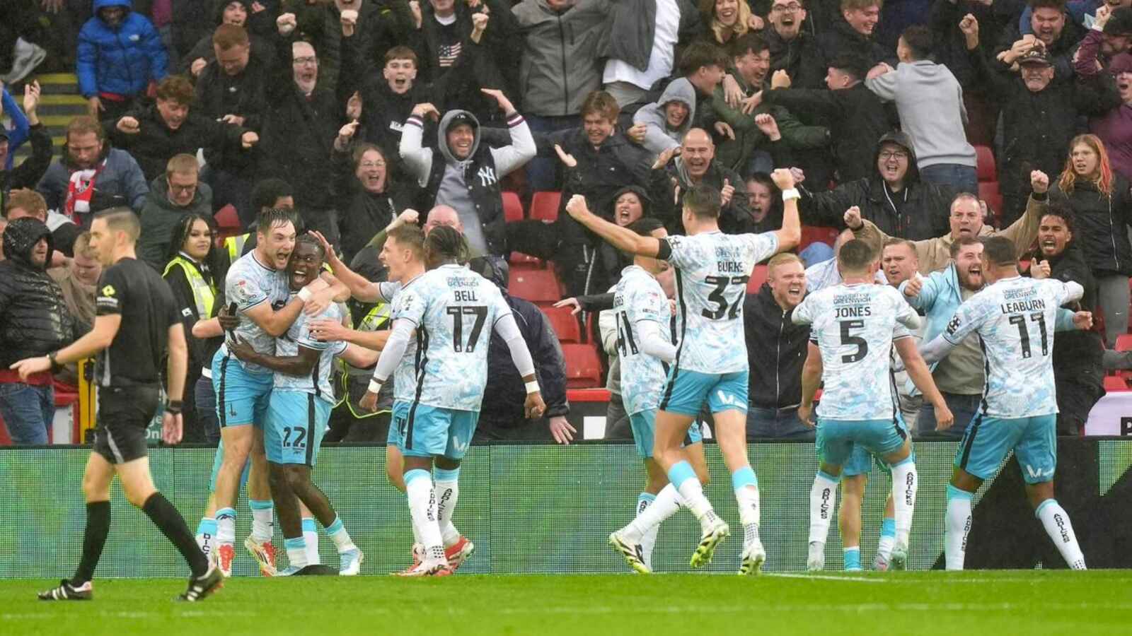 Charlton celebrate Isaac Olaofe’s winner against the Blades