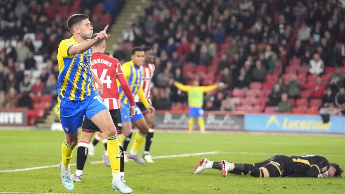 Southampton’s Ross Stewart (left) celebrates