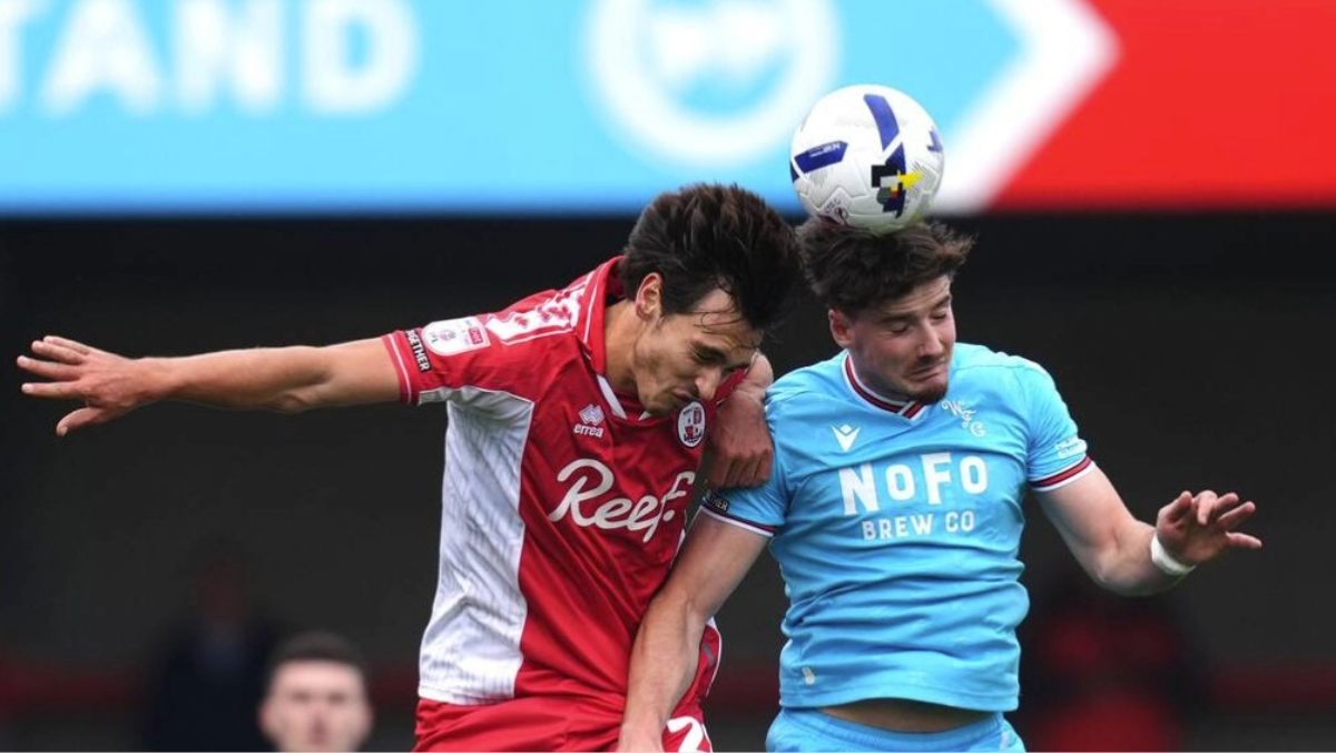 Crawley Town’s Josh Flint, left, and Walsall’s Jamie Jellis do battle