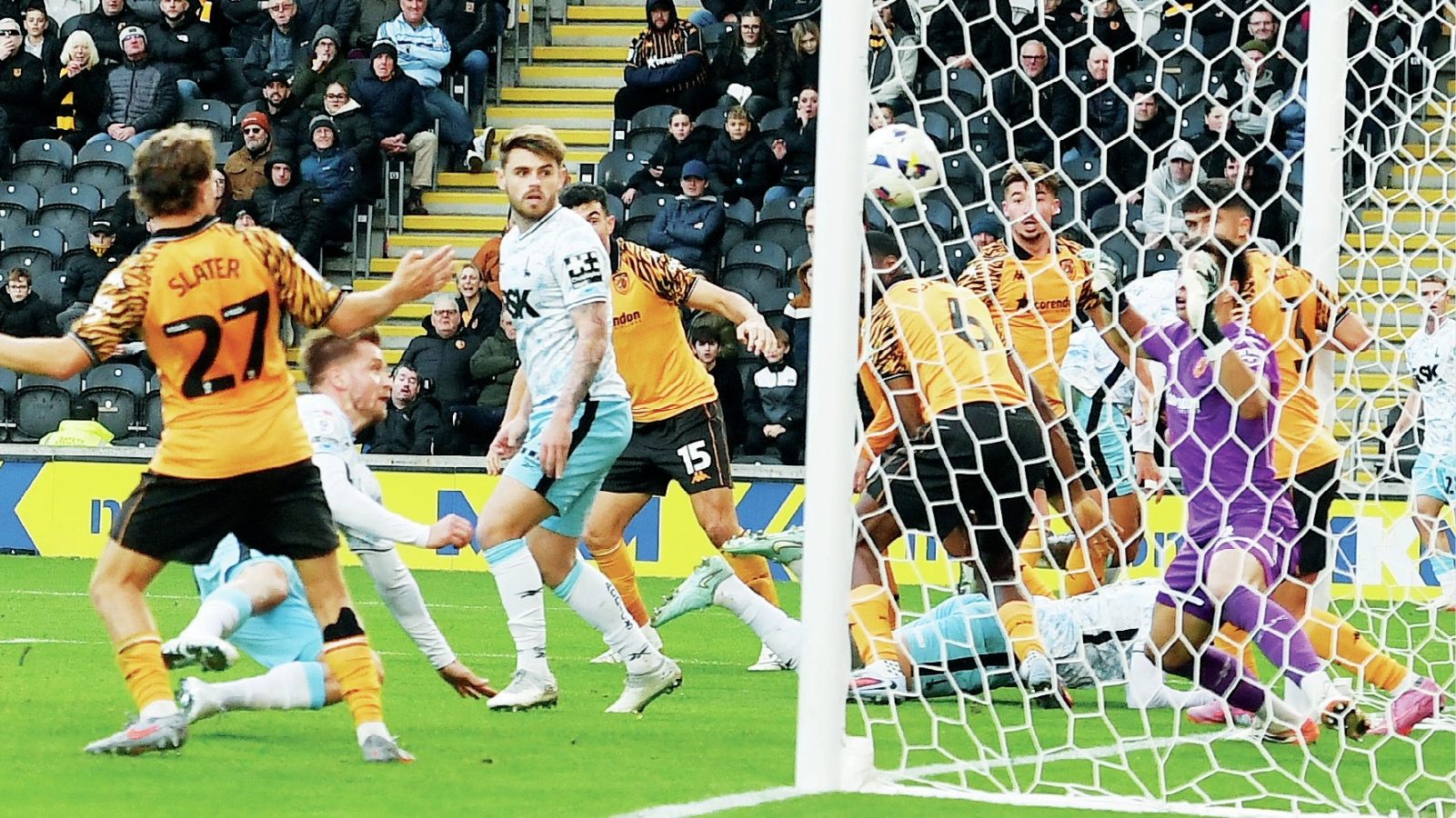 Luke Berry nods home to earn a point for Charlton Athletic