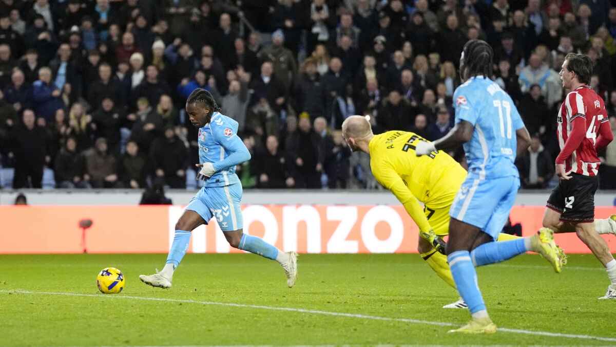 Brandon Thomas-Asante scores for Coventry City