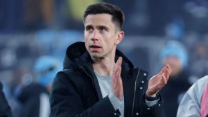 Eric Ramsay applauds the Minnesota United supporters