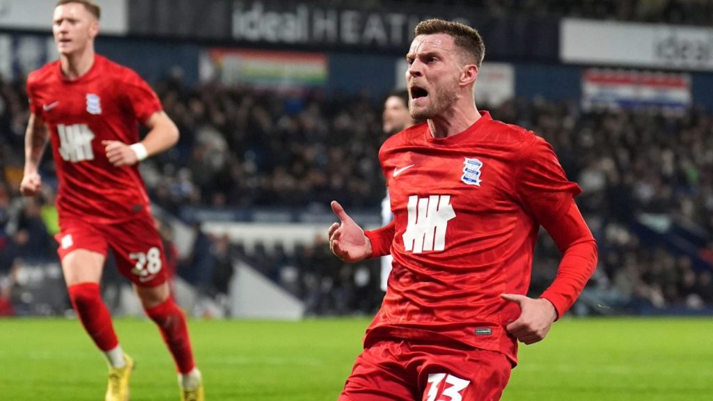 Marvin Ducksch celebrates scoring