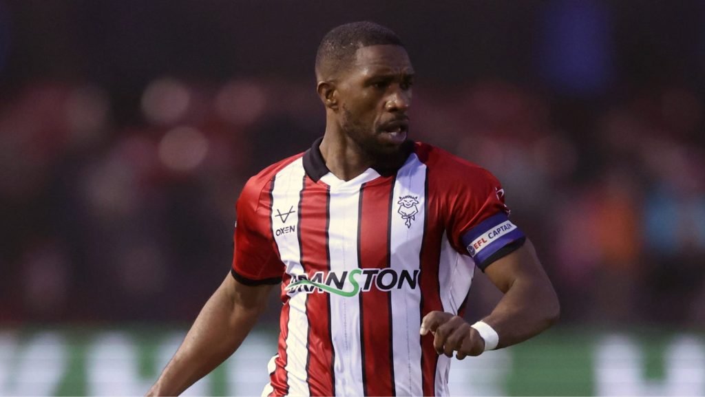 Tendayi Darikwa struck twice for Lincoln City