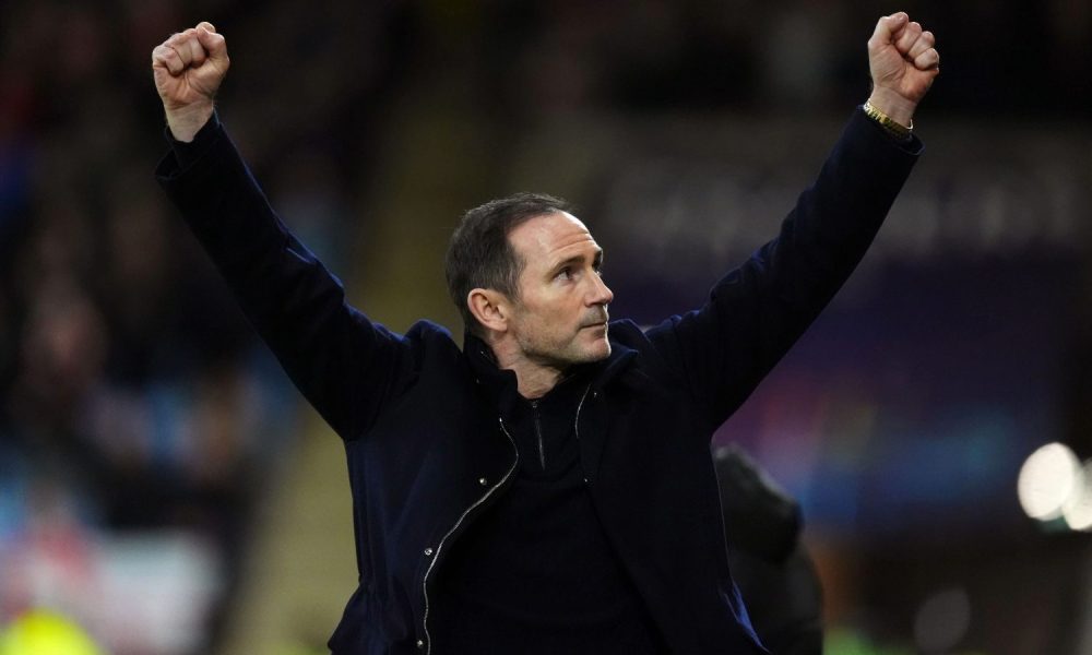 Frank Lampard holds his arms aloft