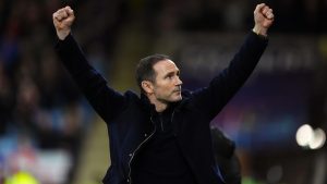 Frank Lampard holds his arms aloft