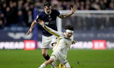 Millwall’s Tristan Crama and Sheffield United’s Callum O’Hare battle for the ball