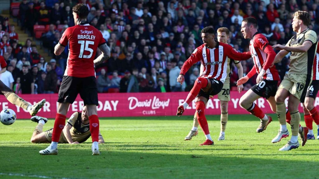 Lincoln City&rsquo;s Reeco Hackett fires home to make it 3-0 to Lincoln City