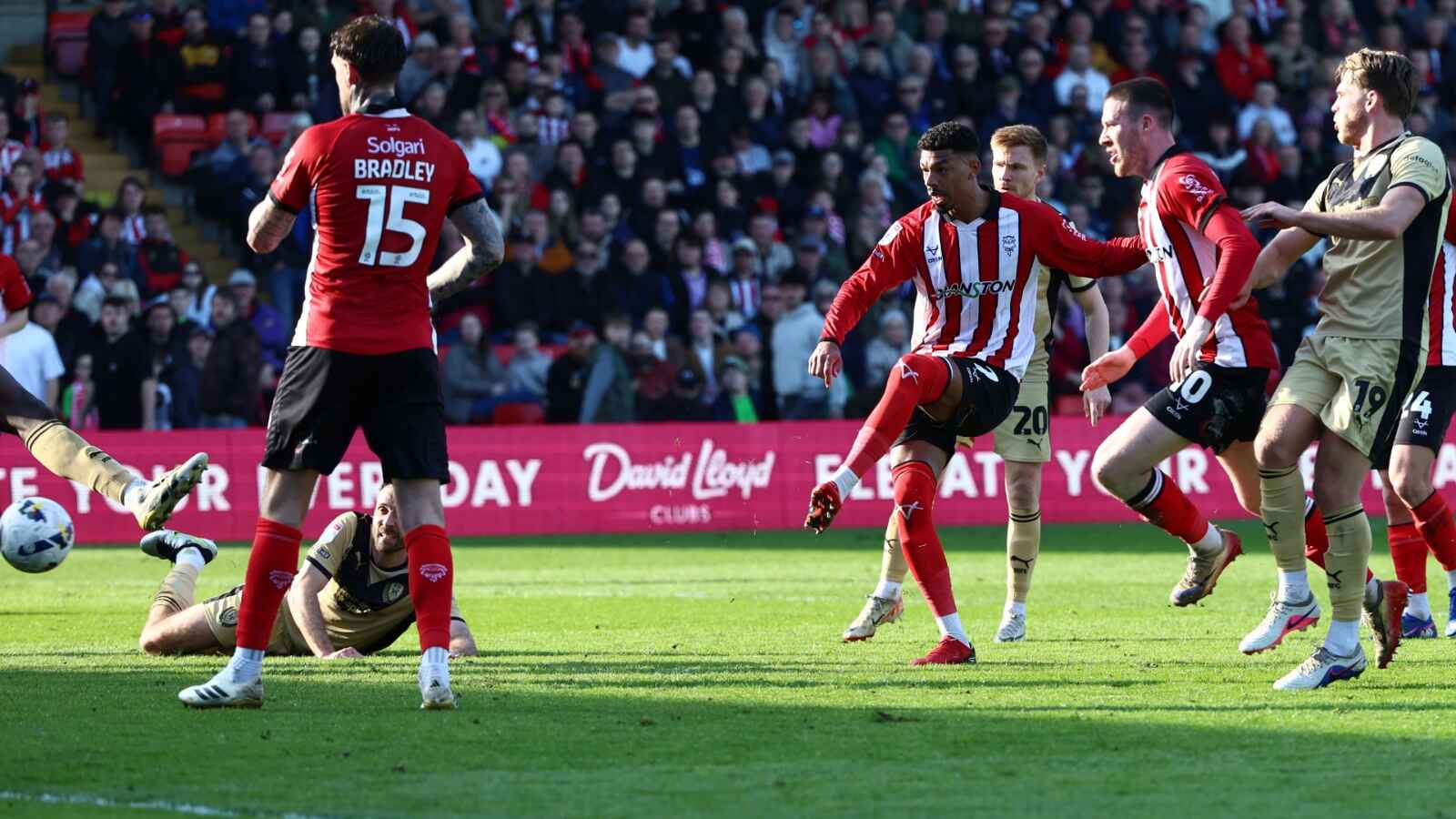 Lincoln City’s Reeco Hackett fires home to make it 3-0 to Lincoln City