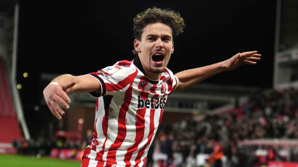 Milan Smit&rsquo;s first two goals for Stoke City earned a thrilling draw with Ipswich Town