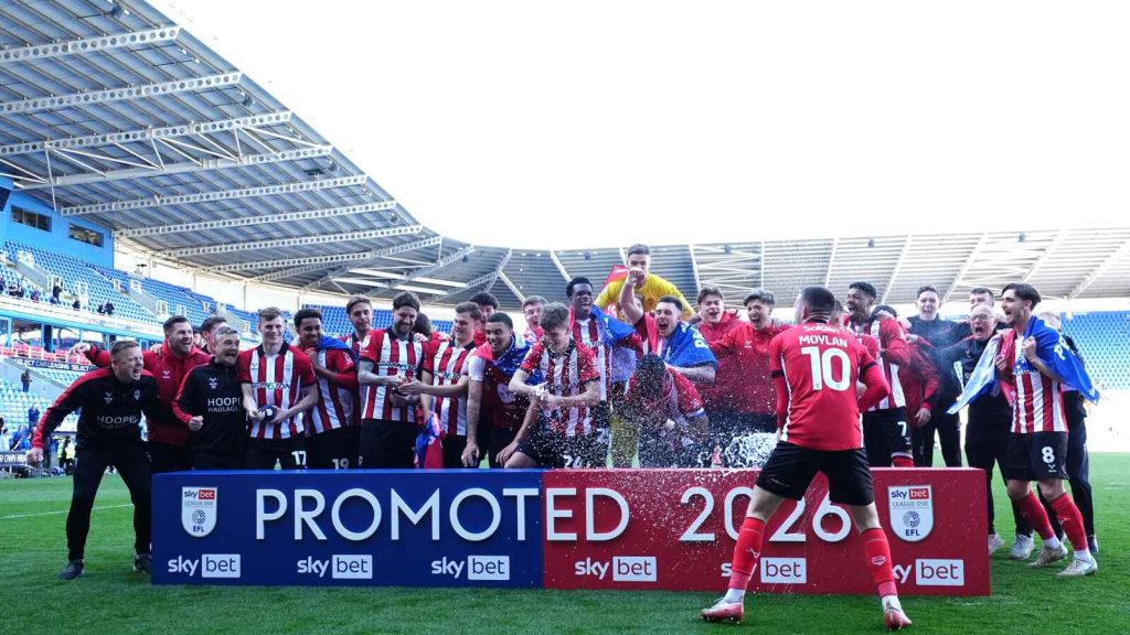 Lincoln City sealed promotion to the Championship with victory at Reading