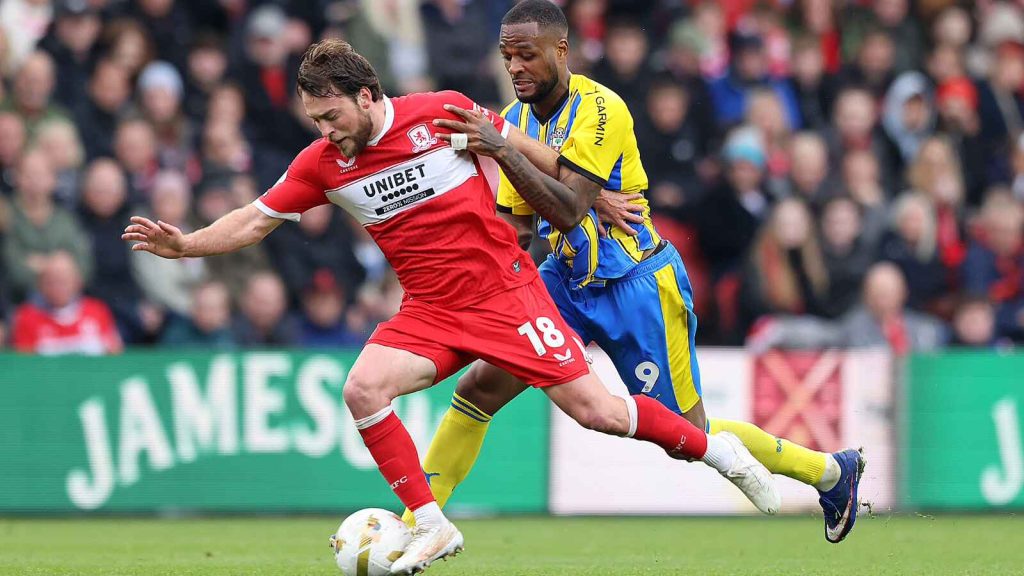 Middlesbrough’s Aidan Morris (left) and Southampton’s Cyle Larin battle for the ball