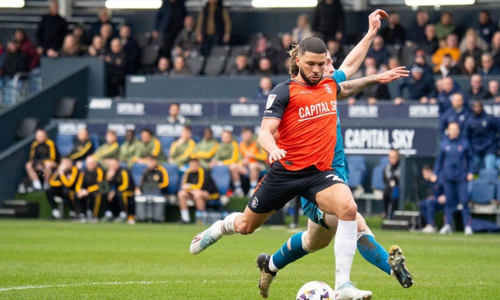 Nigel Clough ve a Luton Town como candidato pese a su arranque flojo