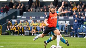 Mansfield Town vs Luton Town: Nigel Clough has Hatters on his League One title radar