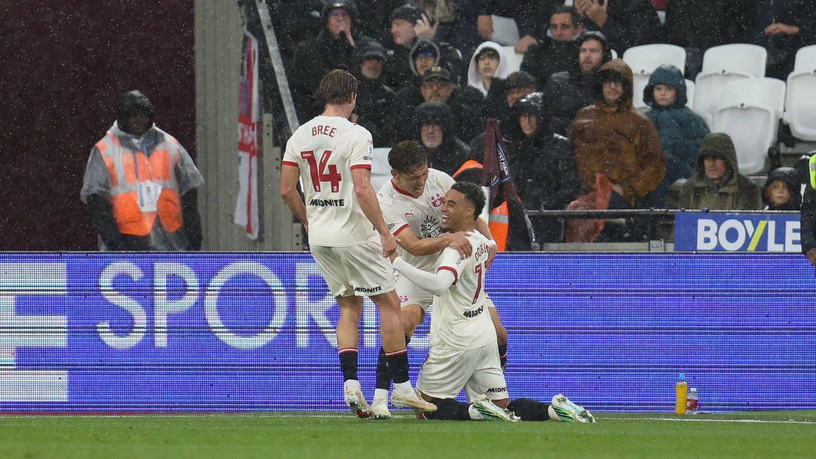 Side Facing Boos West Ham 2-3 Southampton: Saintsโ rapid start leaves Nuno Espirito ...