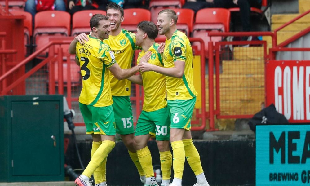 Norwich City celebrate Mathias Kvistgaarden’s goal