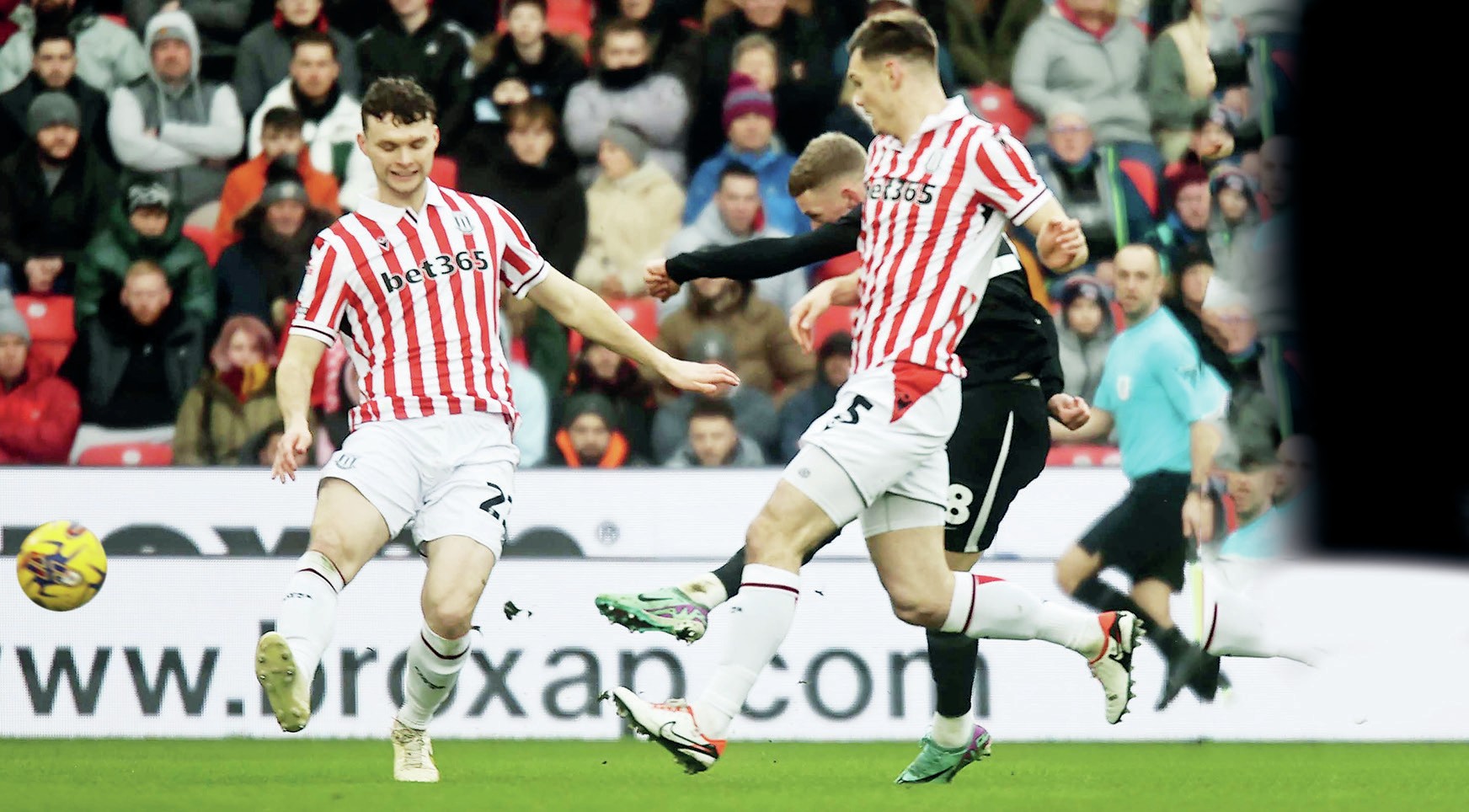 Mowbray lauds