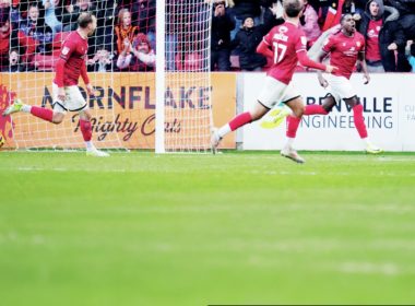 Suspended gaffer