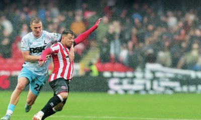 AT CLOSE QUARTERS: Charlton’s James Bree, left, gets to grips with Sheffield United’s Gustavo Hamer last weekend PICTURE: Alamy