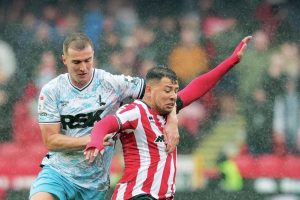 Charlton’s James Bree, left, gets to grips with Sheffield United’s Gustavo Hamer last weekend