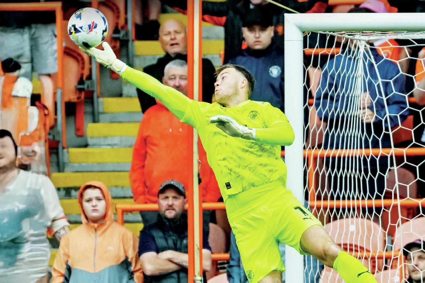 Bailey Peacock-Farrell in action for Blackpool