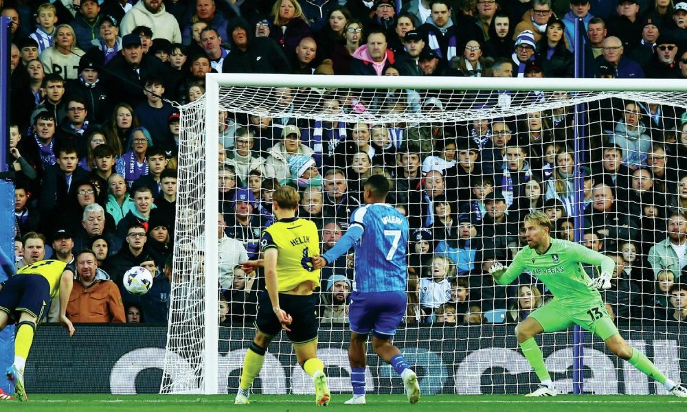 Will Lankshear dives in to head Oxford United into the lead
