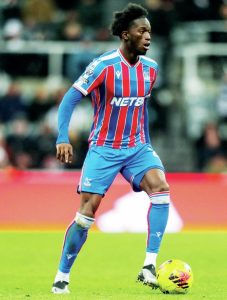 Romain Esse arrives from Crystal Palace