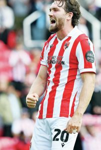 TWO LATE CRACKERS STUN THE BLADES…